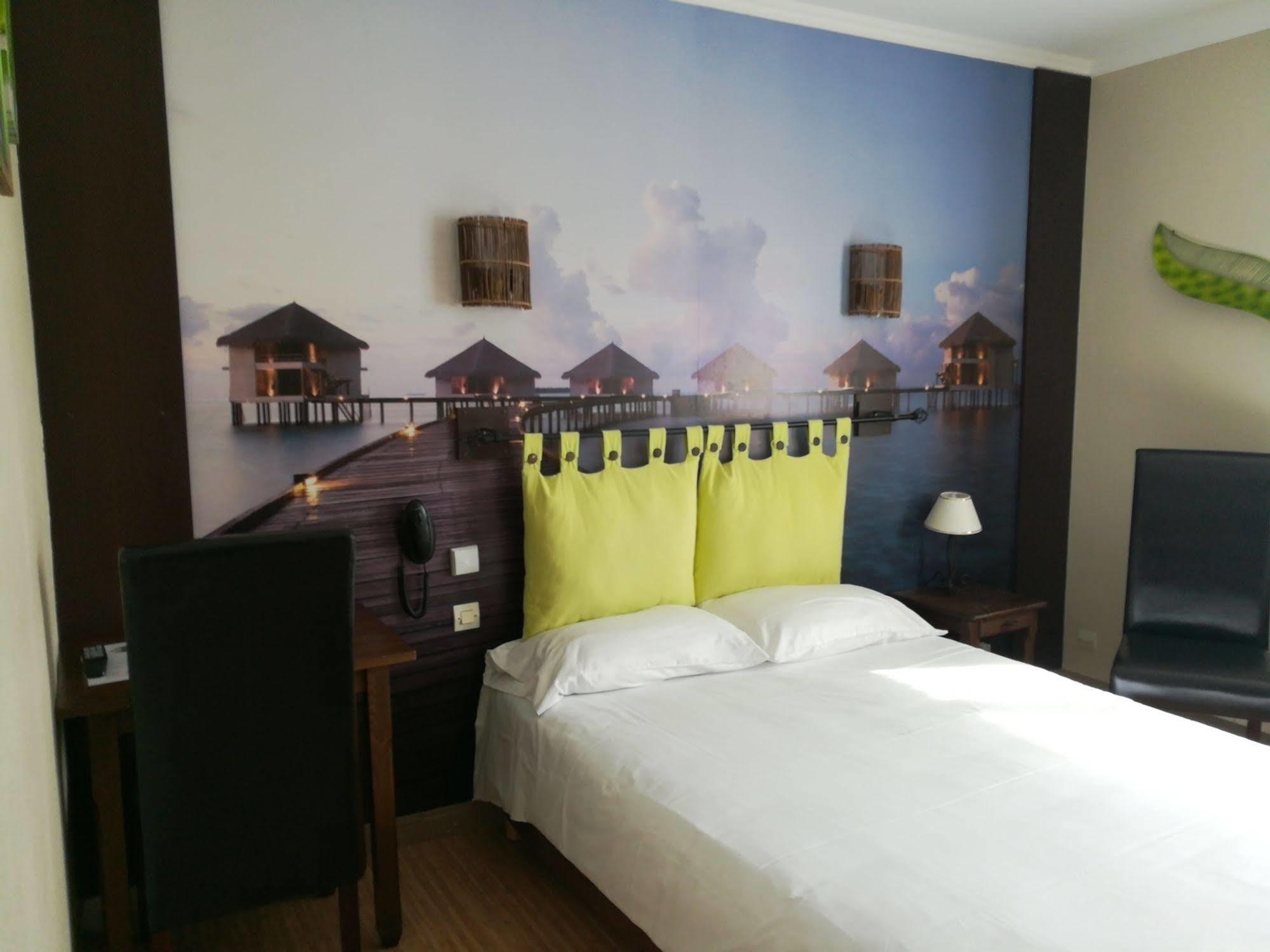 Contact Hotel Du Relais Thouars Exterior photo